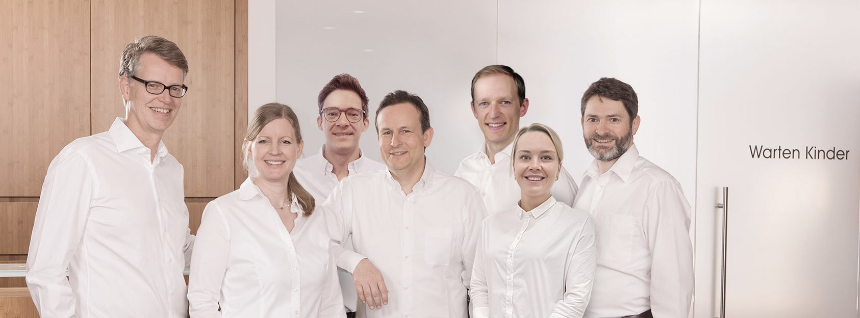 Gruppenbild - Dr. med. Bernhard Hustert I Prof. Dr. med. Ralf Heermann I Dr. med. Felix von Scotti I Hans Jürgen Brand I Dr. med. Maximilian Oberste I Dr. med. Barbara Everding I Dr. med. Christina Becker (z. Zt. in Elternzeit)